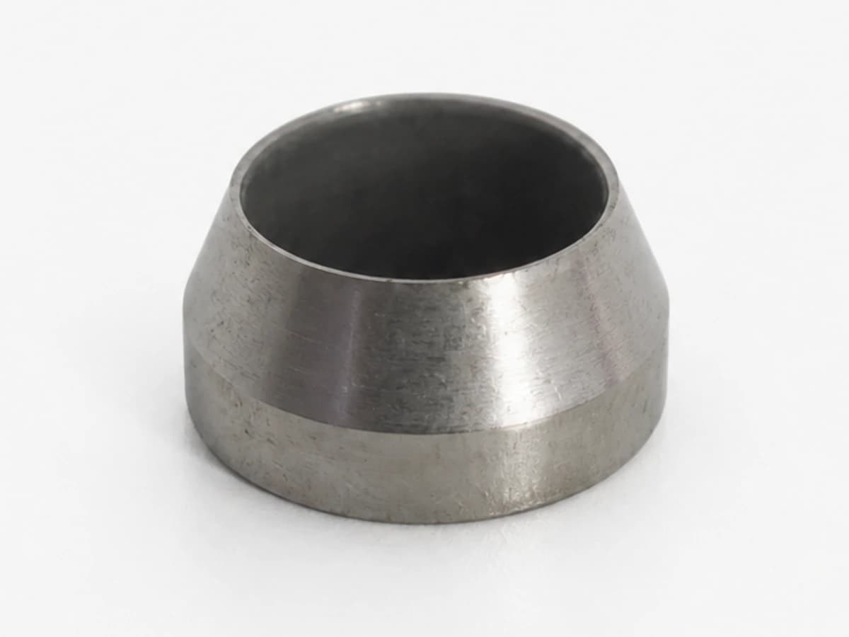 Tapered metal cotton picker spindle dust locking collar